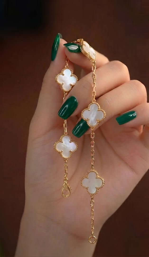 Van Cleef 2-in-1 Reversible Bracelet Elegant Design Perfect for Daily Wear